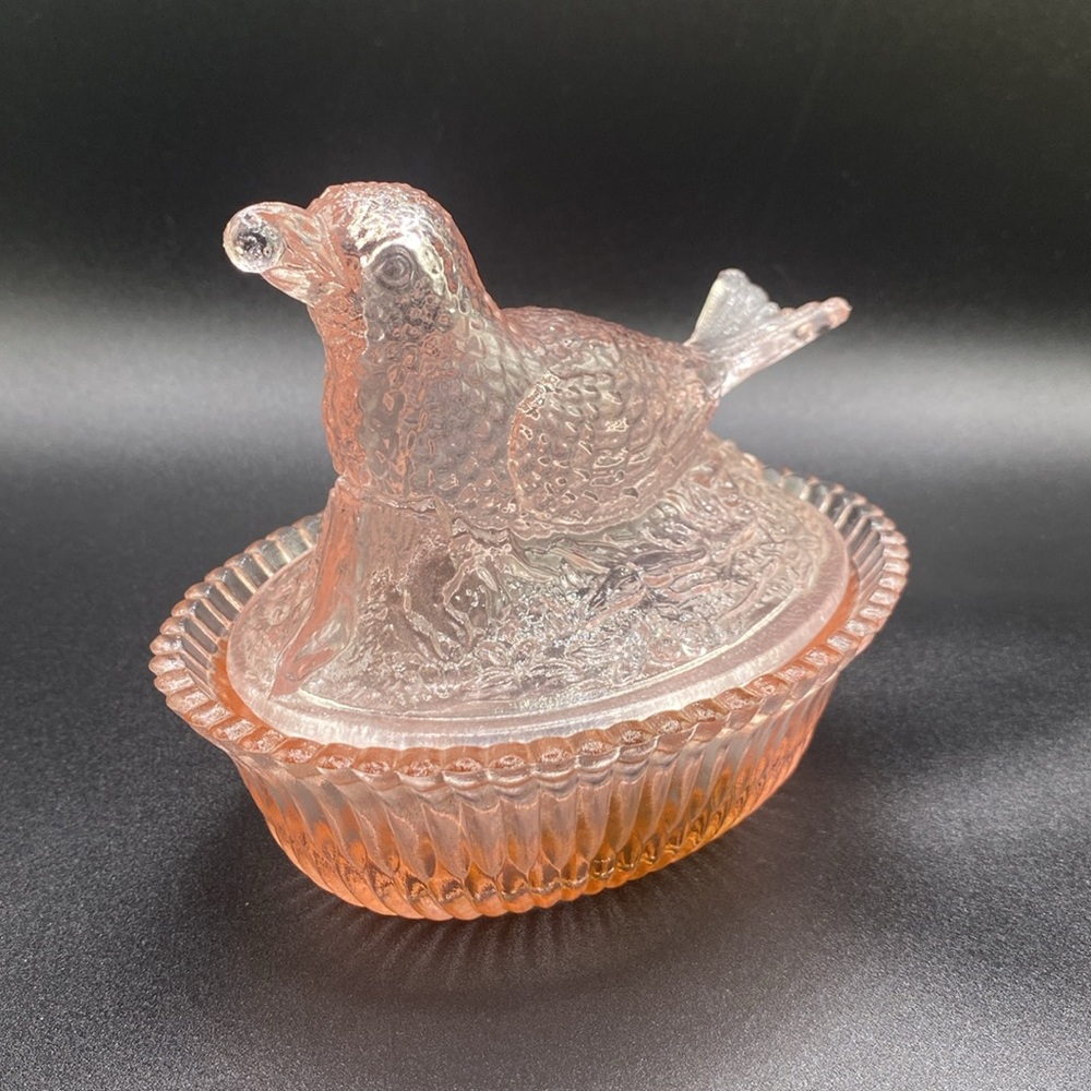 BOYD GLASS ROBIN ON NEST with BERRY LIGHT ROSE - Picture 2 of 13